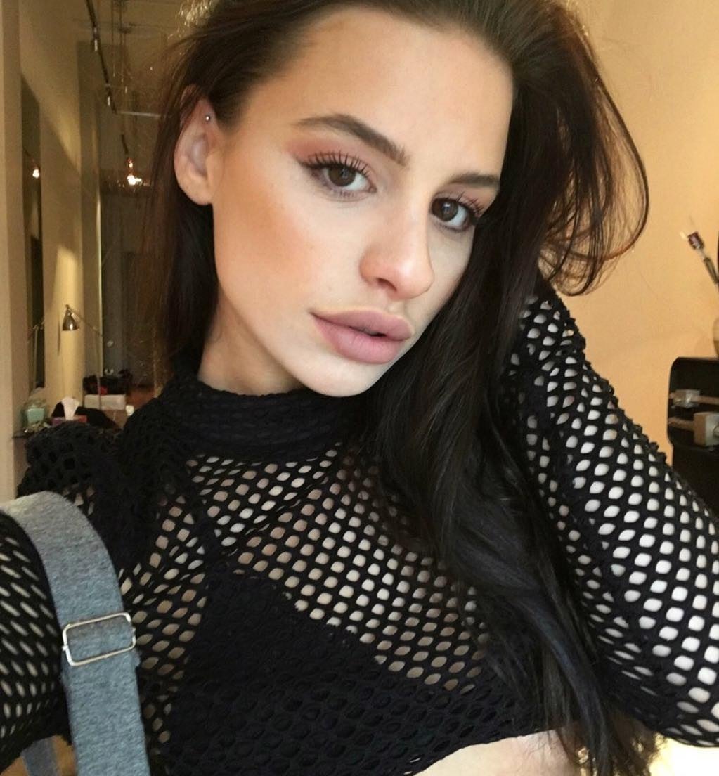 Надежда привлекальеная девушка из Луганска цена от 3000 руб