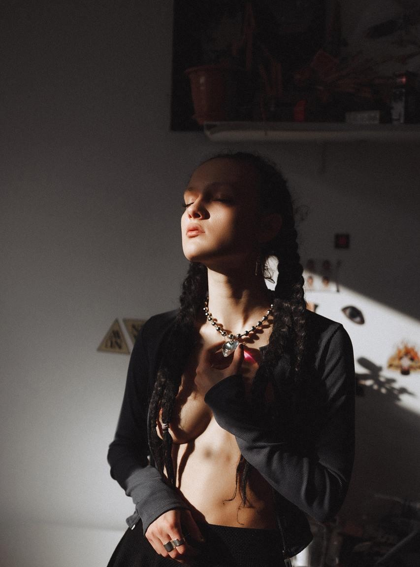 Надежда привлекальеная девушка из Луганска цена от 6000 руб