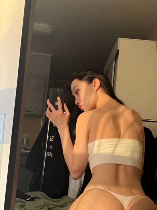 Лизочка привлекательная девушка из Луганска цена от 2500 руб